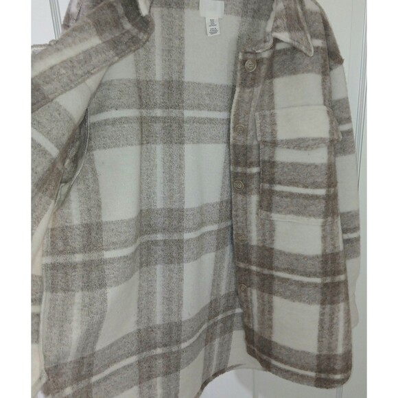 H&M Woven Flannel Button Front Shacket Sz M White Beige Plaid Pockets Oversized - Picture 11 of 14